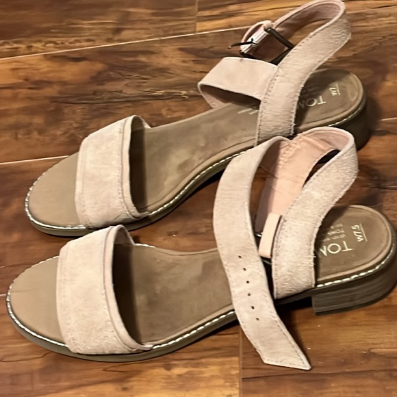 Tom’s Sandals - Picture 3 of 3